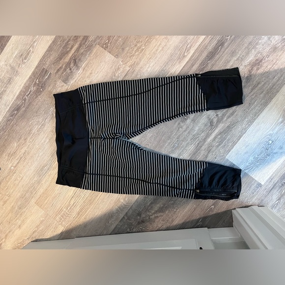Lululemon stripped leggings with side zip and pull drawstring. EUC. - Picture 3 of 5